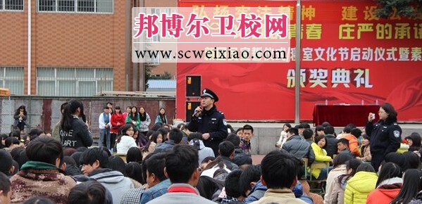 眉山衛校舉行法制教育講座