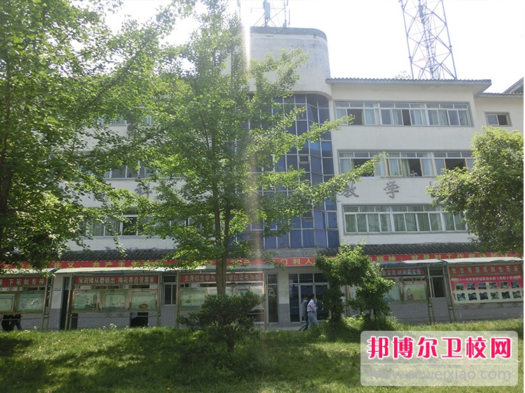 四川育英醫養科技技工學校周邊環境