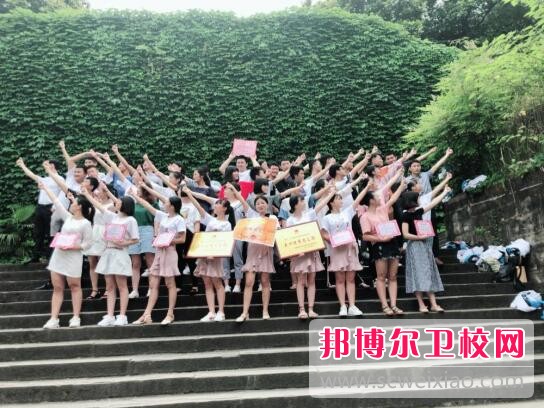 四川省南充衛(wèi)生學(xué)校2018年報(bào)名條件、招生對象