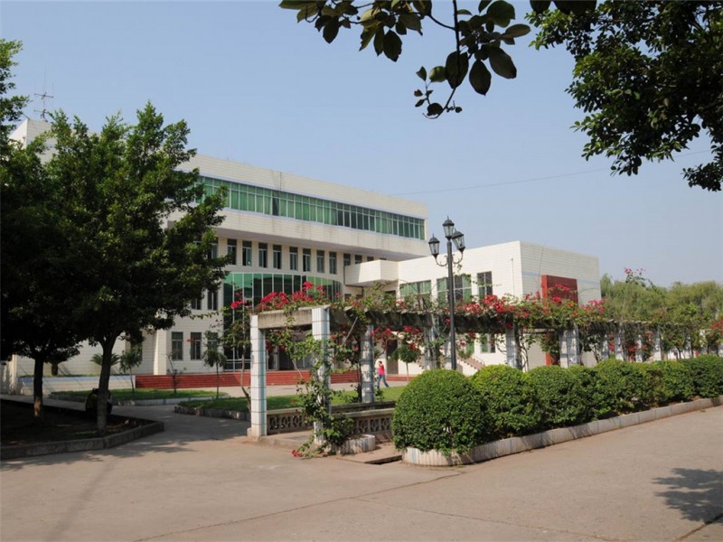 四川涼山衛生學校招生辦聯系電話