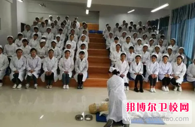 2023年如何報名昭通衛生學校的五年專業
