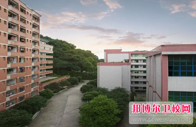 2023年重慶護理學校是大專還是中專