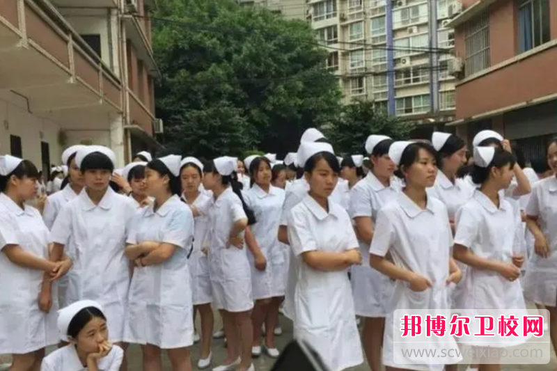 2023年重慶女生在護理學校學什么好