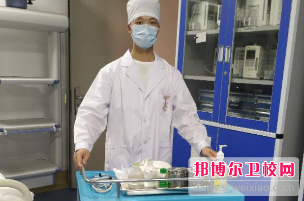 四川2023年男生讀護理學校好不好