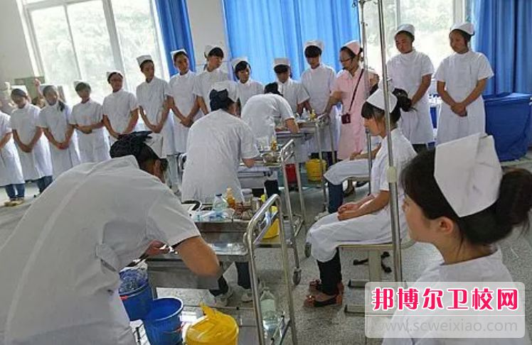 四川2023年適合女生的護理學校專業