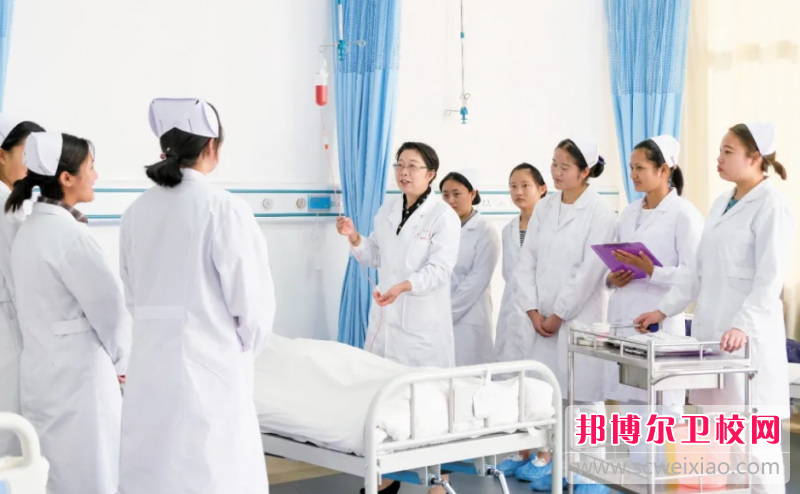 貴州2023年女生在護理學校學什么好