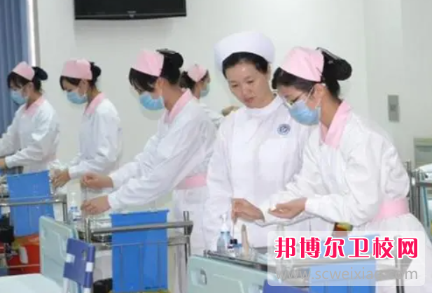 云南2023年護(hù)理學(xué)校什么專業(yè)適合女生