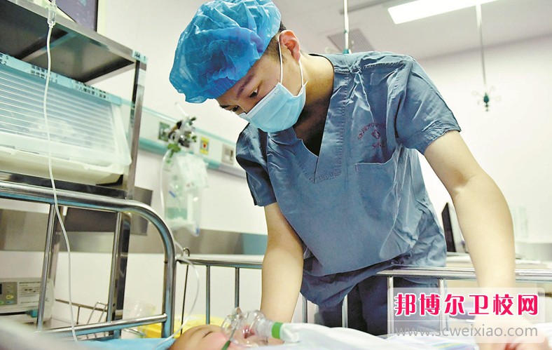 湖南2024年男生讀護理學校學什么好