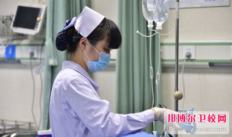 湖南2024年適合女生的護理學校專業(yè)