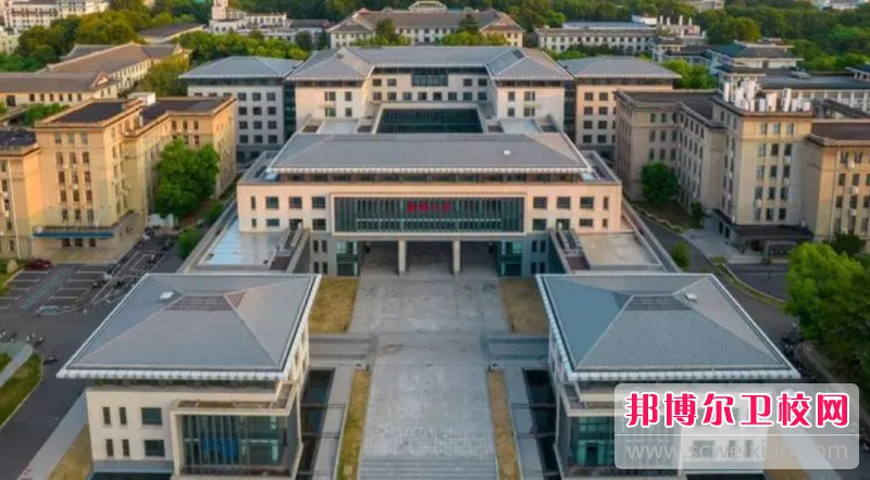 湖北2024年護理學校什么專業(yè)適合女生