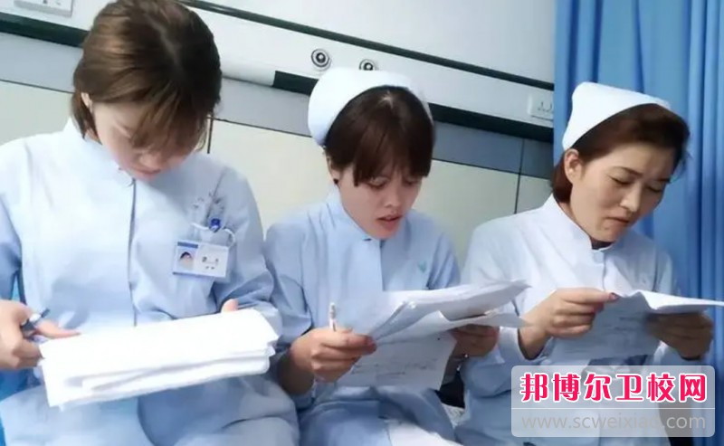 湖北2024年女生上護理學校學什么好