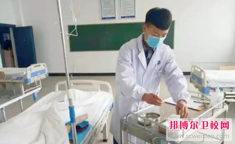 四川2025年男生上護理學校學什么專業好