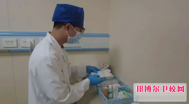 四川2025年男生讀護理學校學什么好