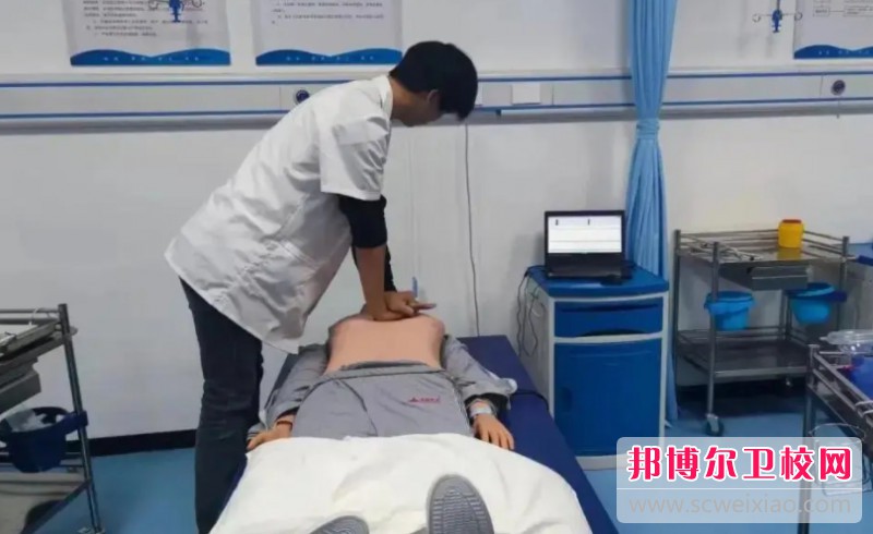 四川2025年男生初中畢業上護理學校