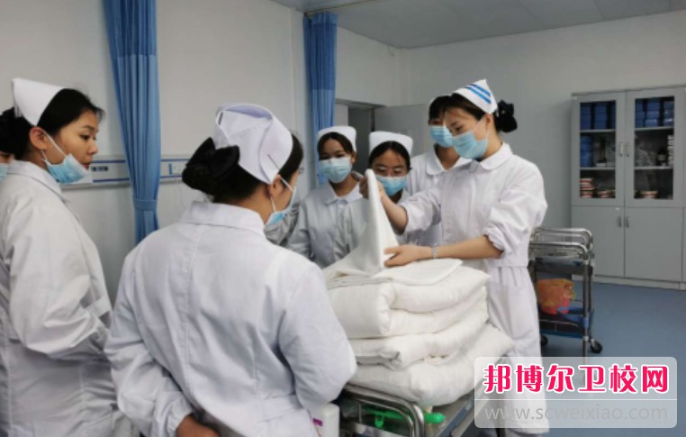 四川2025年女生上護理學校學什么專業好