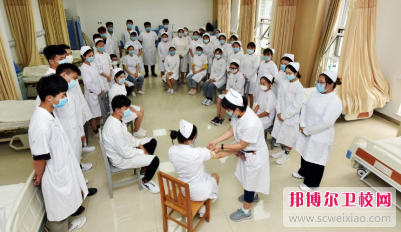 四川2025年女生讀護理學校好不好
